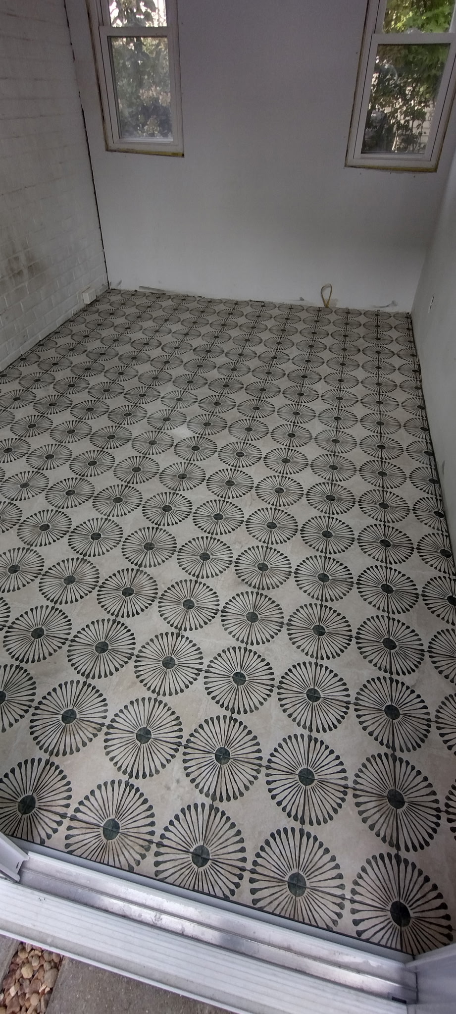 Finished patterned tile floor
